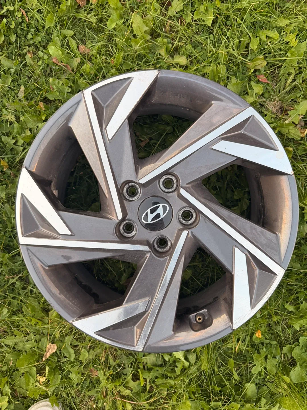 Hyundai Elantra OEM Alloy Wheel Rim with TPMS sensors