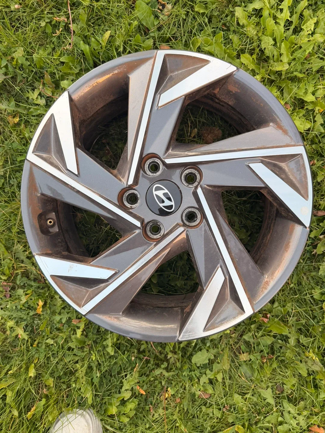 Hyundai Elantra OEM Alloy Wheel Rim with TPMS sensors - photo 2