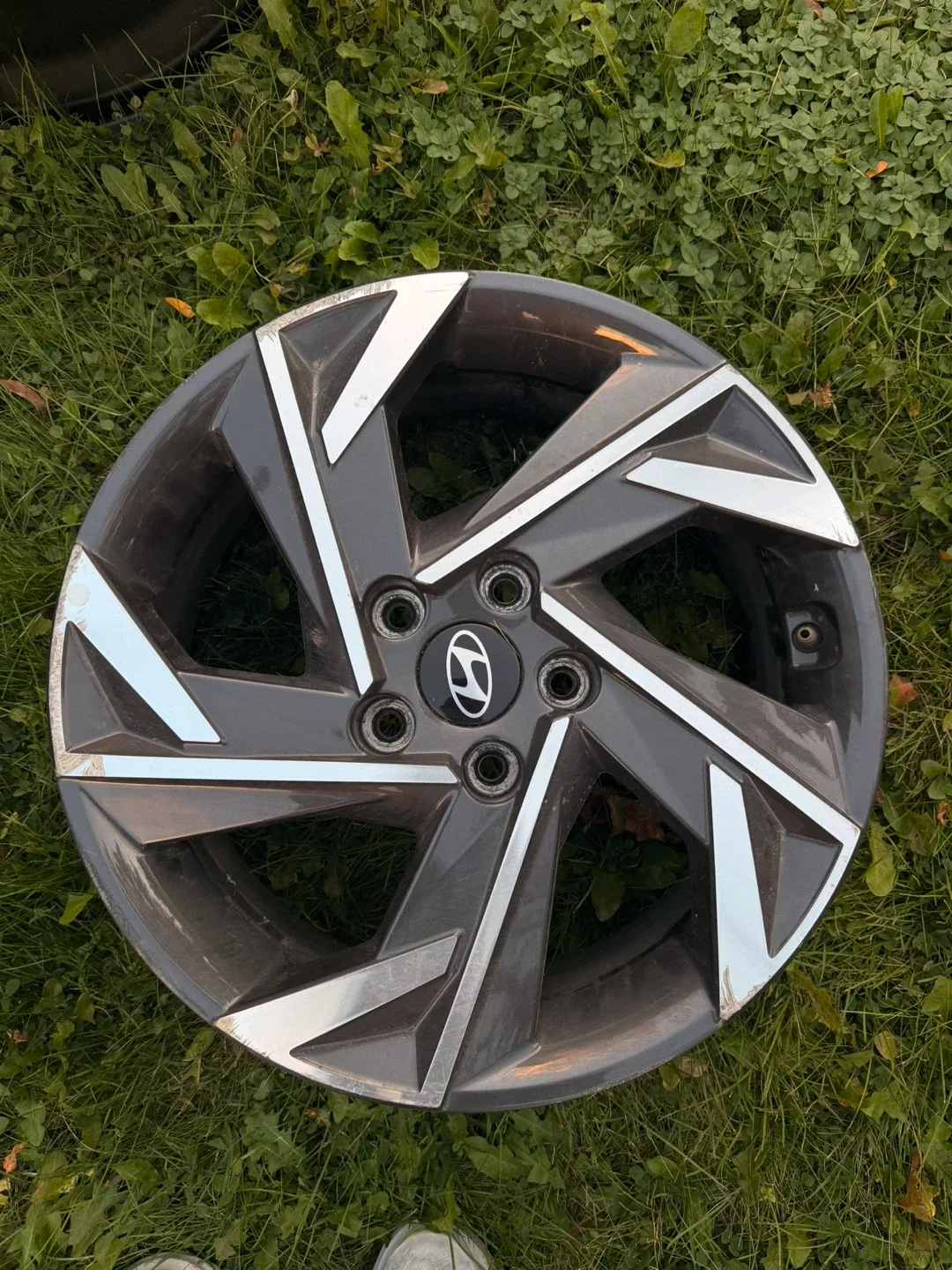 Hyundai Elantra OEM Alloy Wheel Rim with TPMS sensors - photo 3