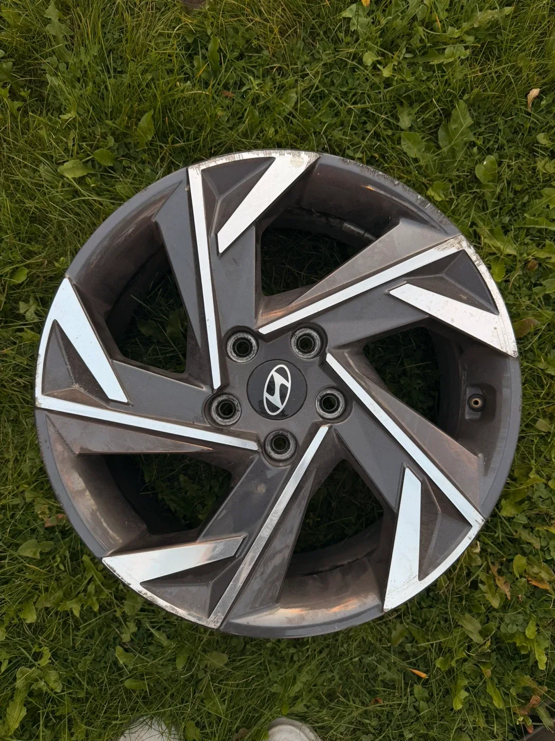Hyundai Elantra OEM Alloy Wheel Rim with TPMS sensors - photo 4