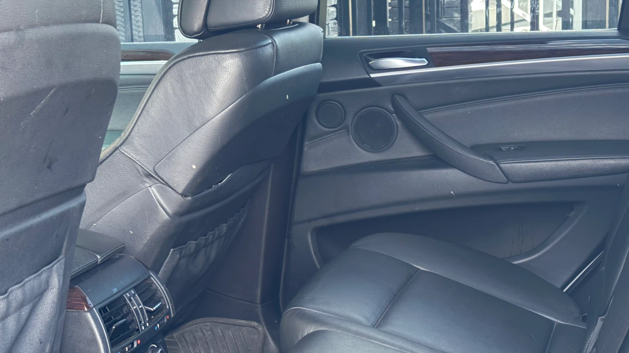 BMW X5 SUV - photo 4