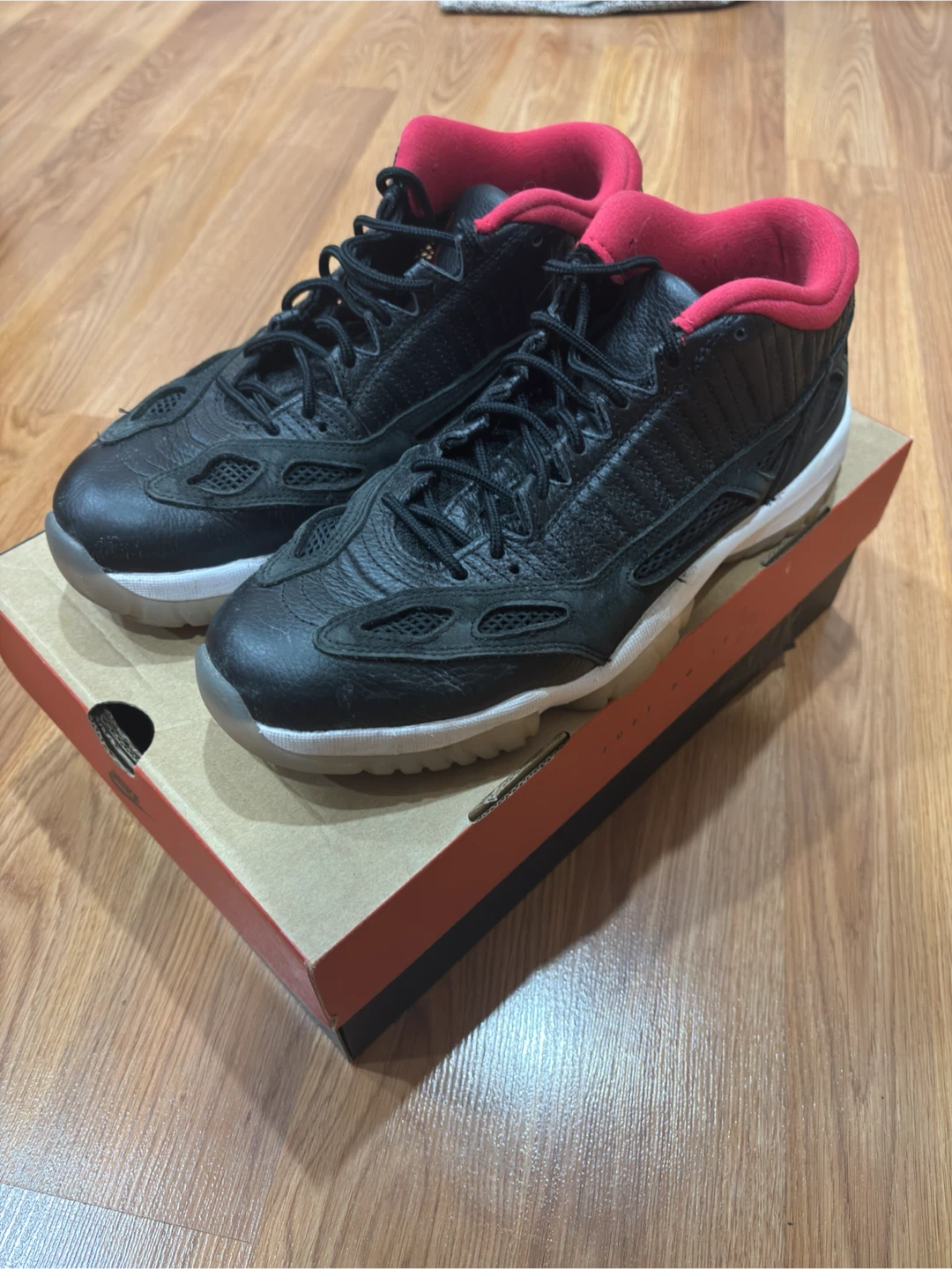 Air Jordan 11 Retro Low IE Black/True Red