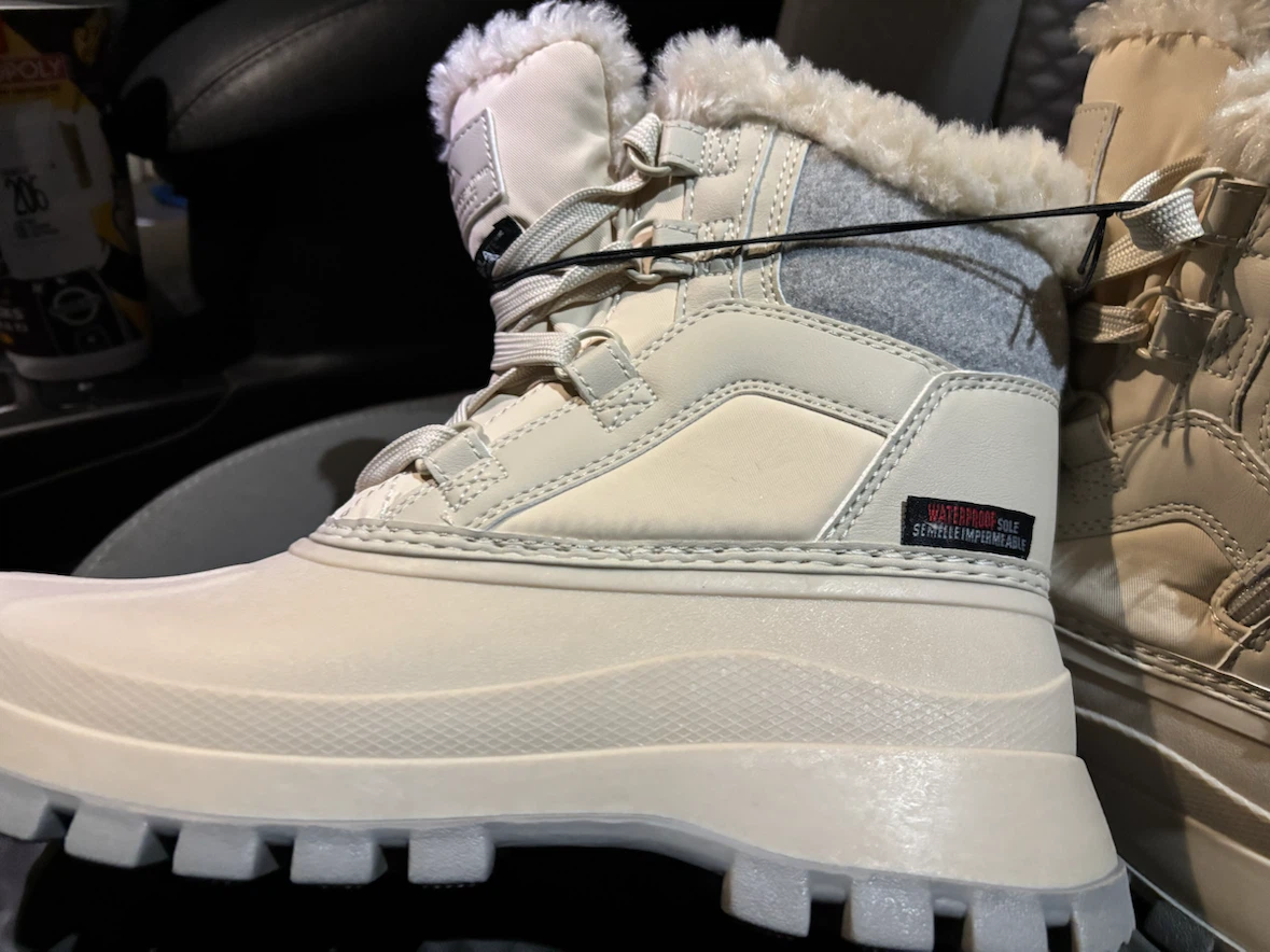 New Winter Boots - Size 9 - photo 2