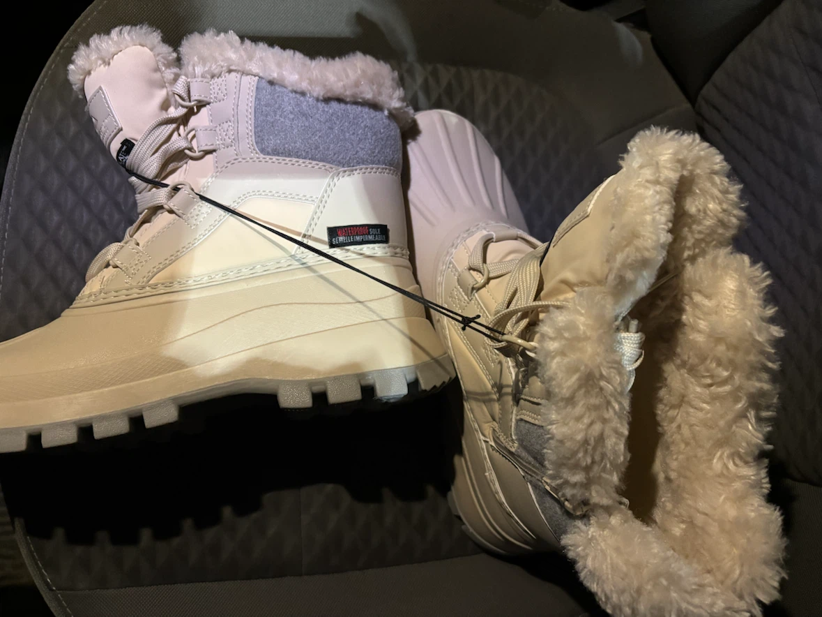 New Winter Boots - Size 9 - photo 3