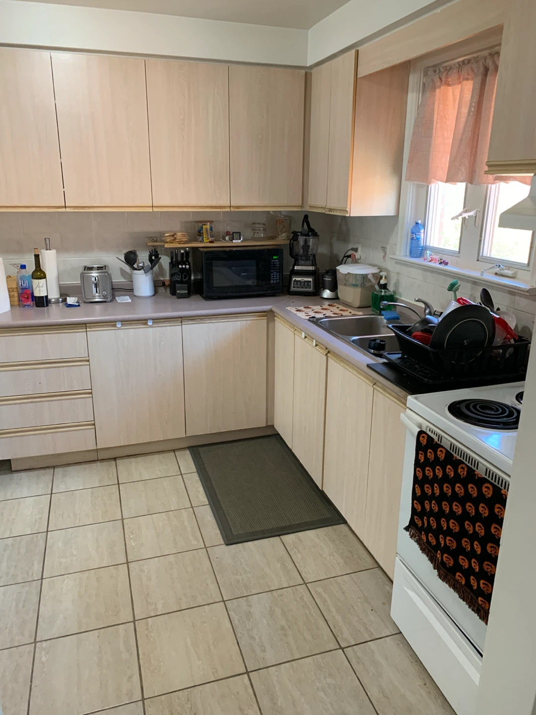 2 Bedroom Apartment – Dixon & Royal York – $2,500 + Hydro - photo 4