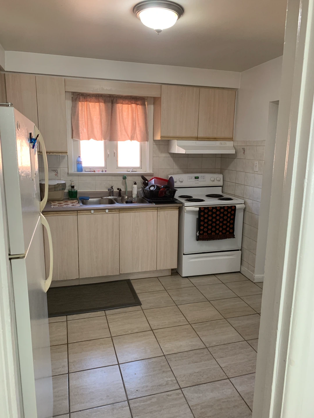 2 Bedroom Apartment – Dixon & Royal York – $2,500 + Hydro - photo 5