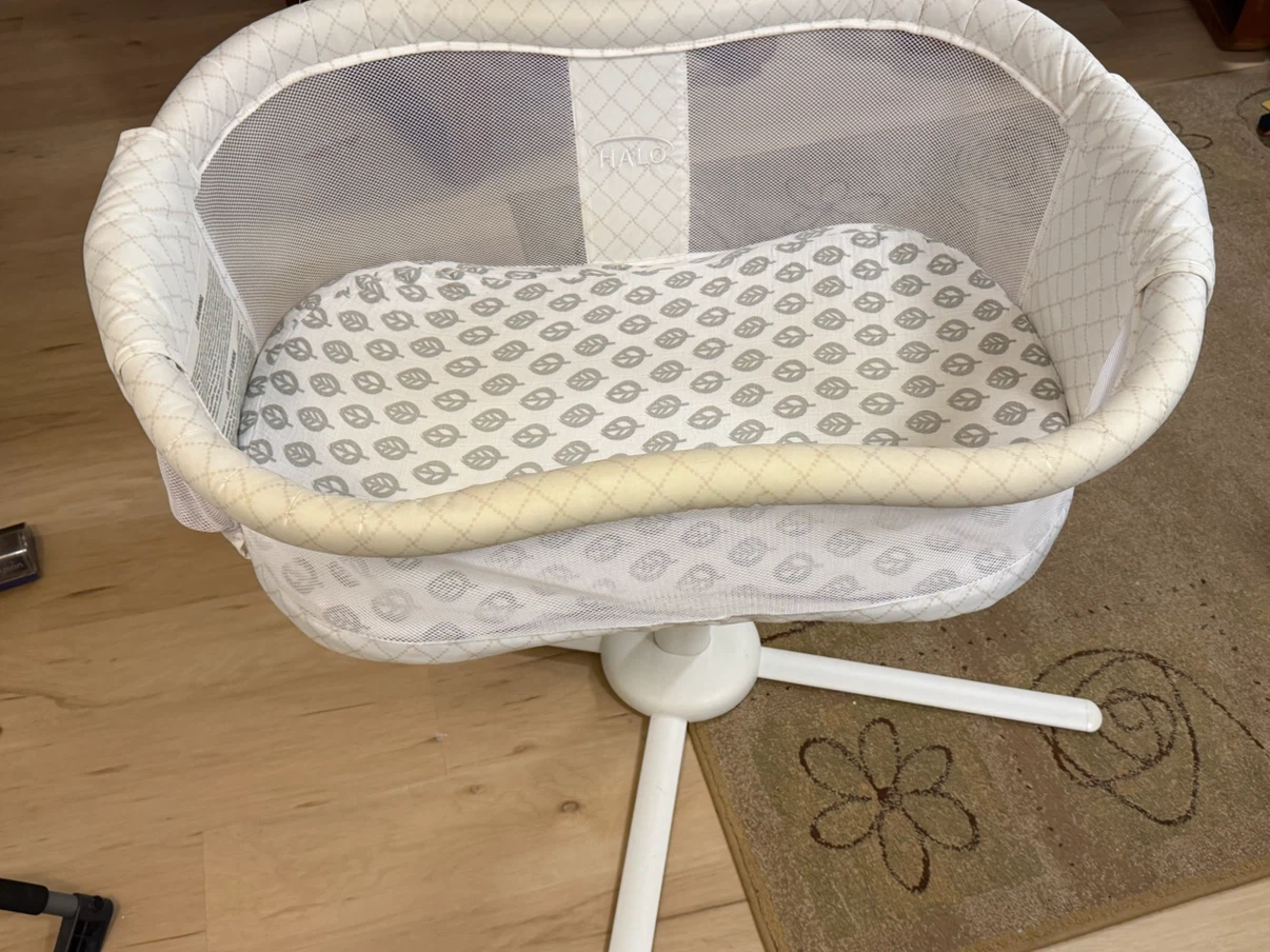 Halo Swivel Bassinet