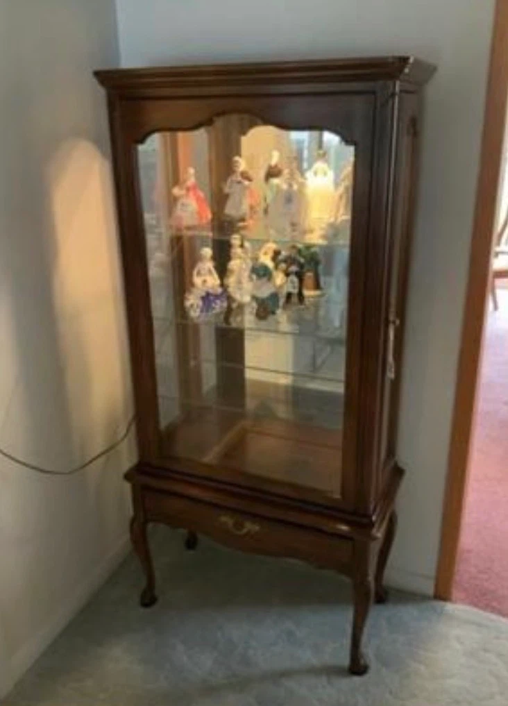 Traditional Wooden Curio Cabinet - photo 2