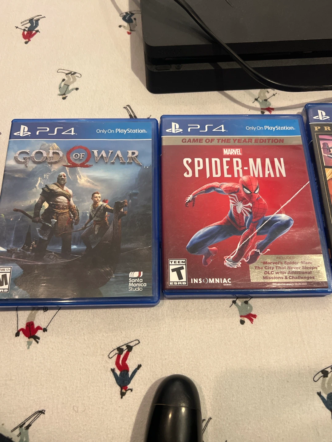 Sony PlayStation 4 Console, 2 Controllers, & 4 Hit Games - photo 2