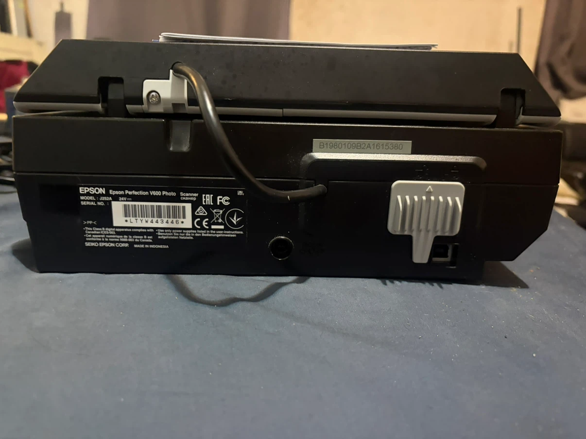 Epson Perfection V600 Photo Color Scanner - photo 3