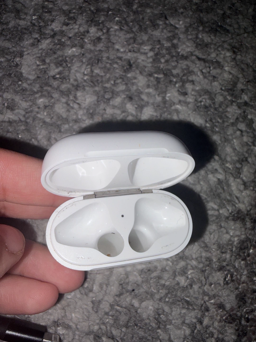 Apple AirPods Charging Case - photo 3