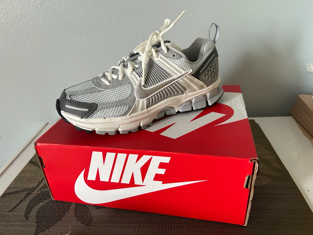 Nike Zoom Vomero 5 Shoes