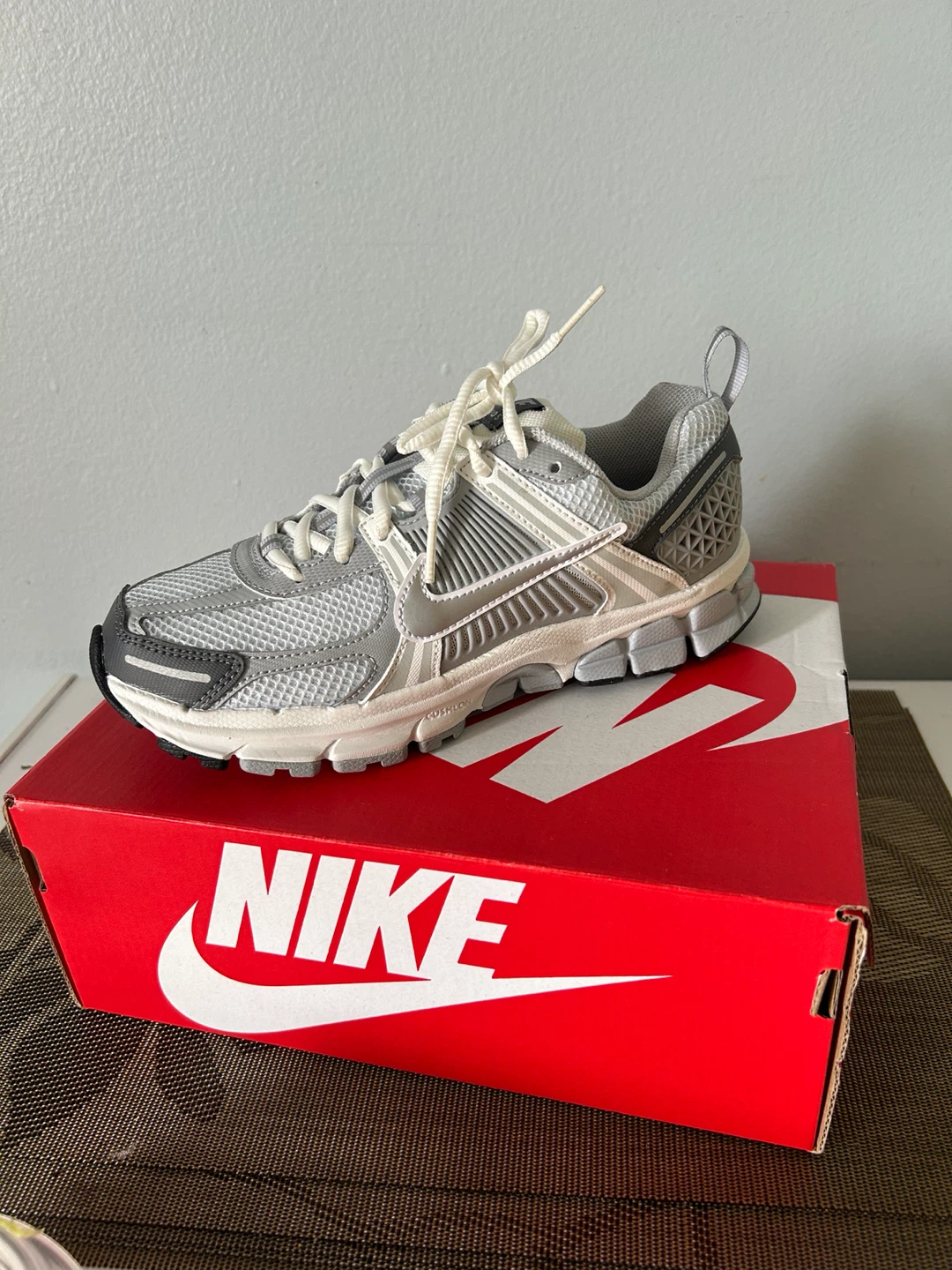 Nike Zoom Vomero 5 Shoes - photo 2