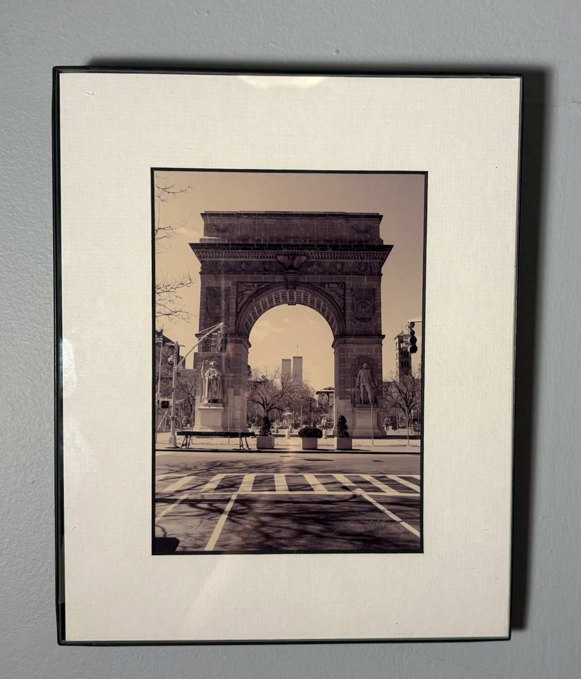 Set of 2 Framed New York City Photography Prints - photo 2