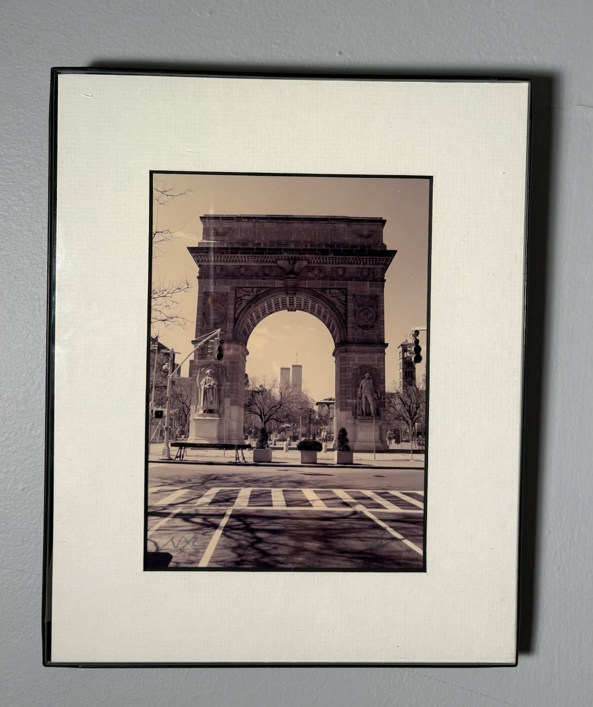 Set of 2 Framed New York City Photography Prints - photo 4