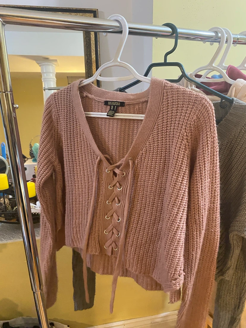 $10 WOMENS / TEENS CROP SWEATERS 😍 - photo 2