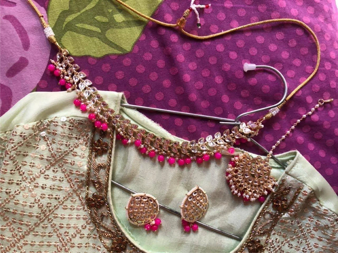 Traditional Kundan Necklace Set with Earrings and Maang Tikka
