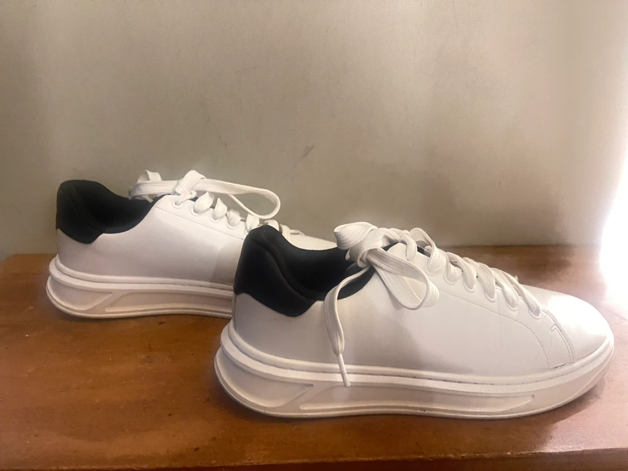 Zara white sneakers with black heel detail - photo 2