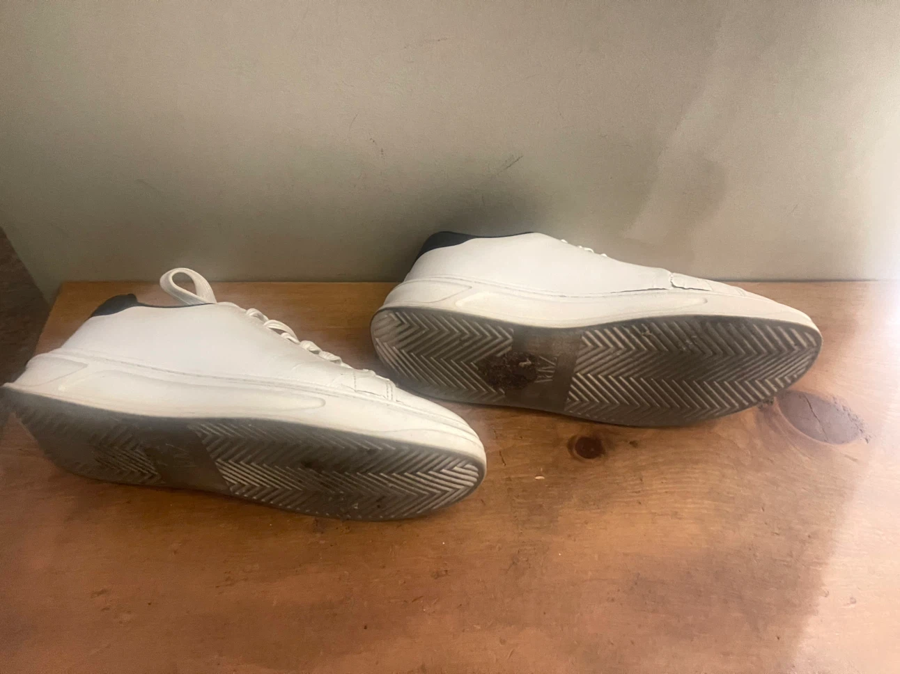 Zara white sneakers with black heel detail - photo 4