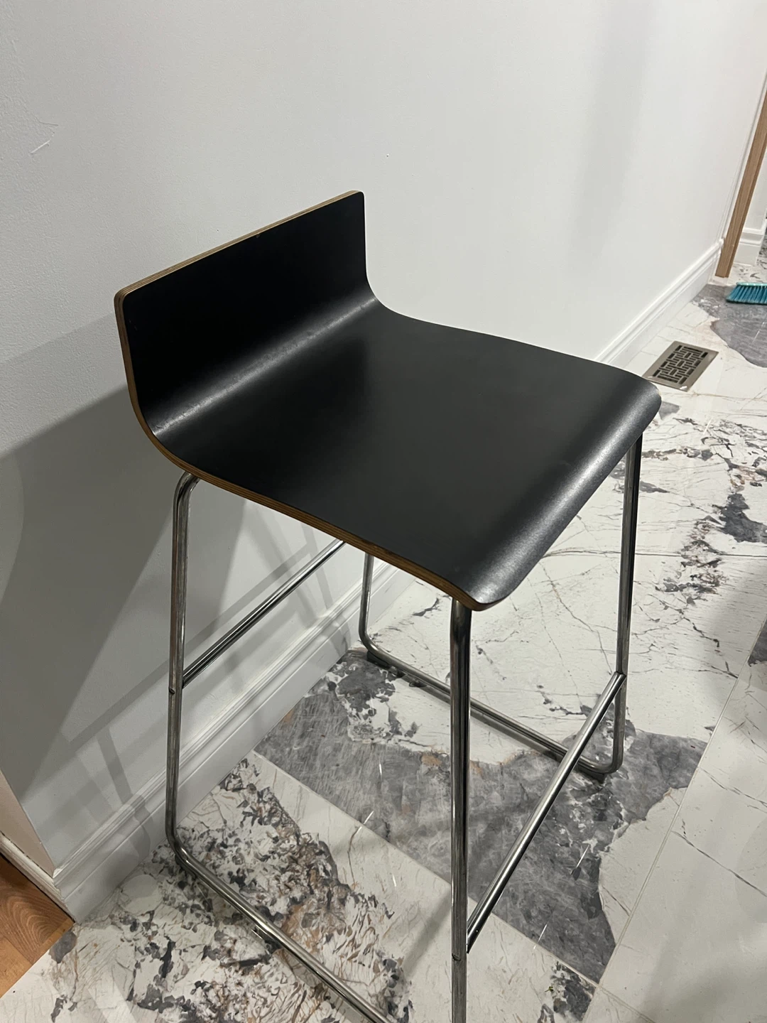 3 island kitchen island chair set . Selling it for 90