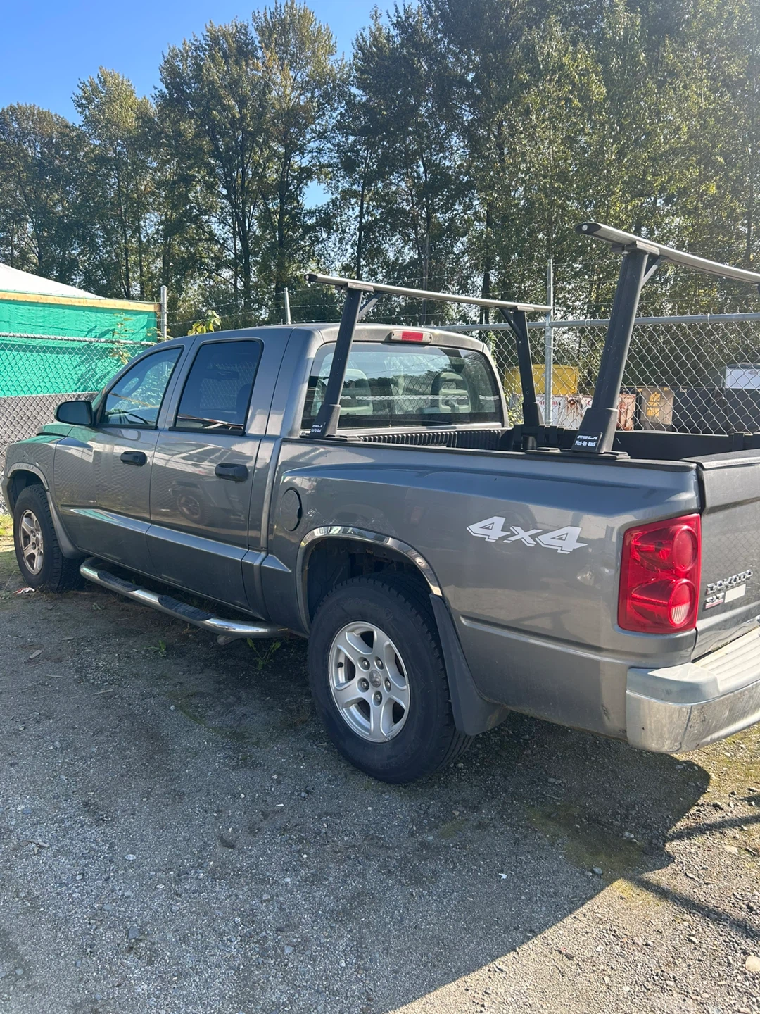 Dodge Dakota SLT 4x4 Truck