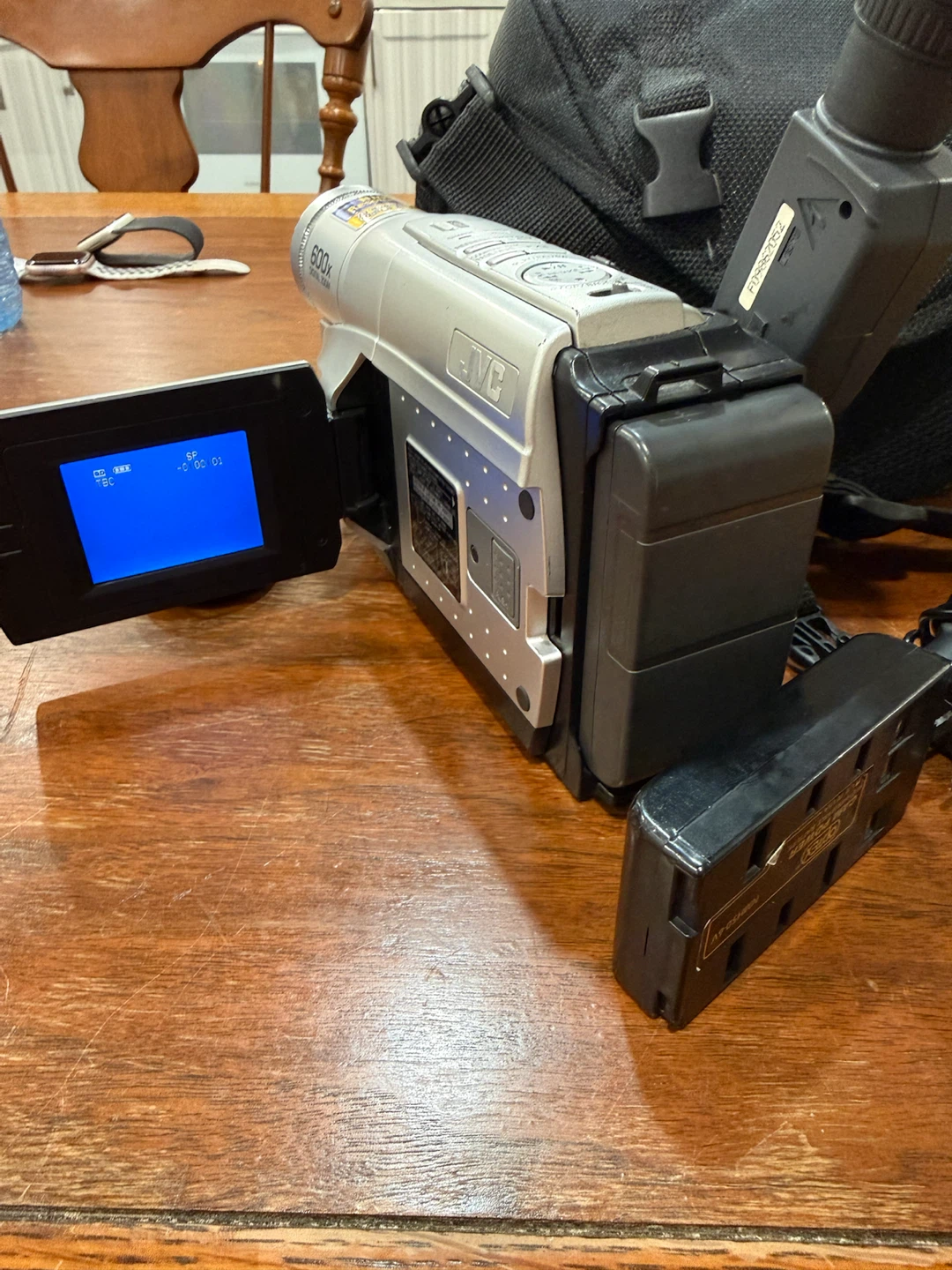 JVC Compact VHS Camcorder with Accessories - photo 3
