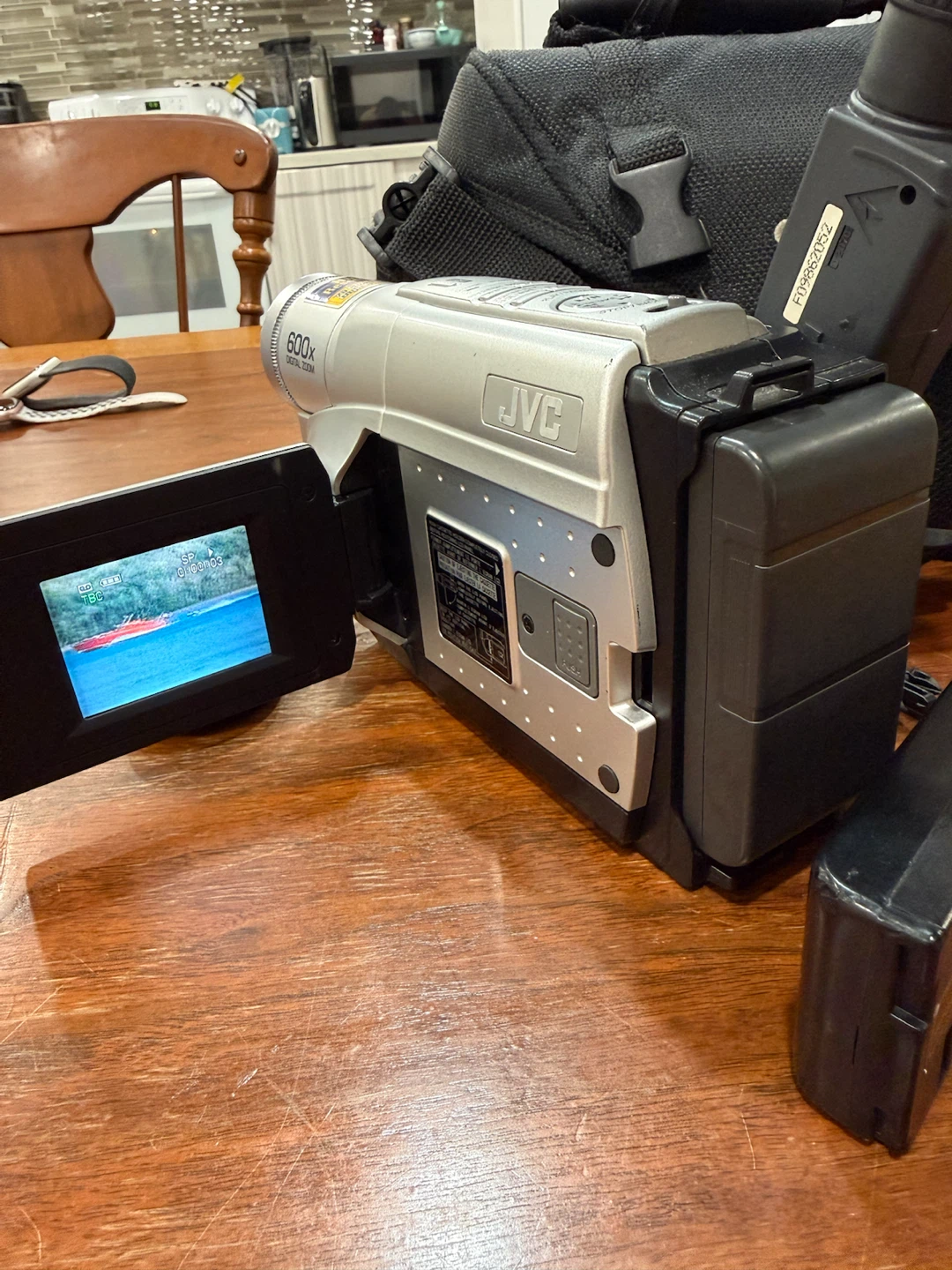 JVC Compact VHS Camcorder with Accessories - photo 4