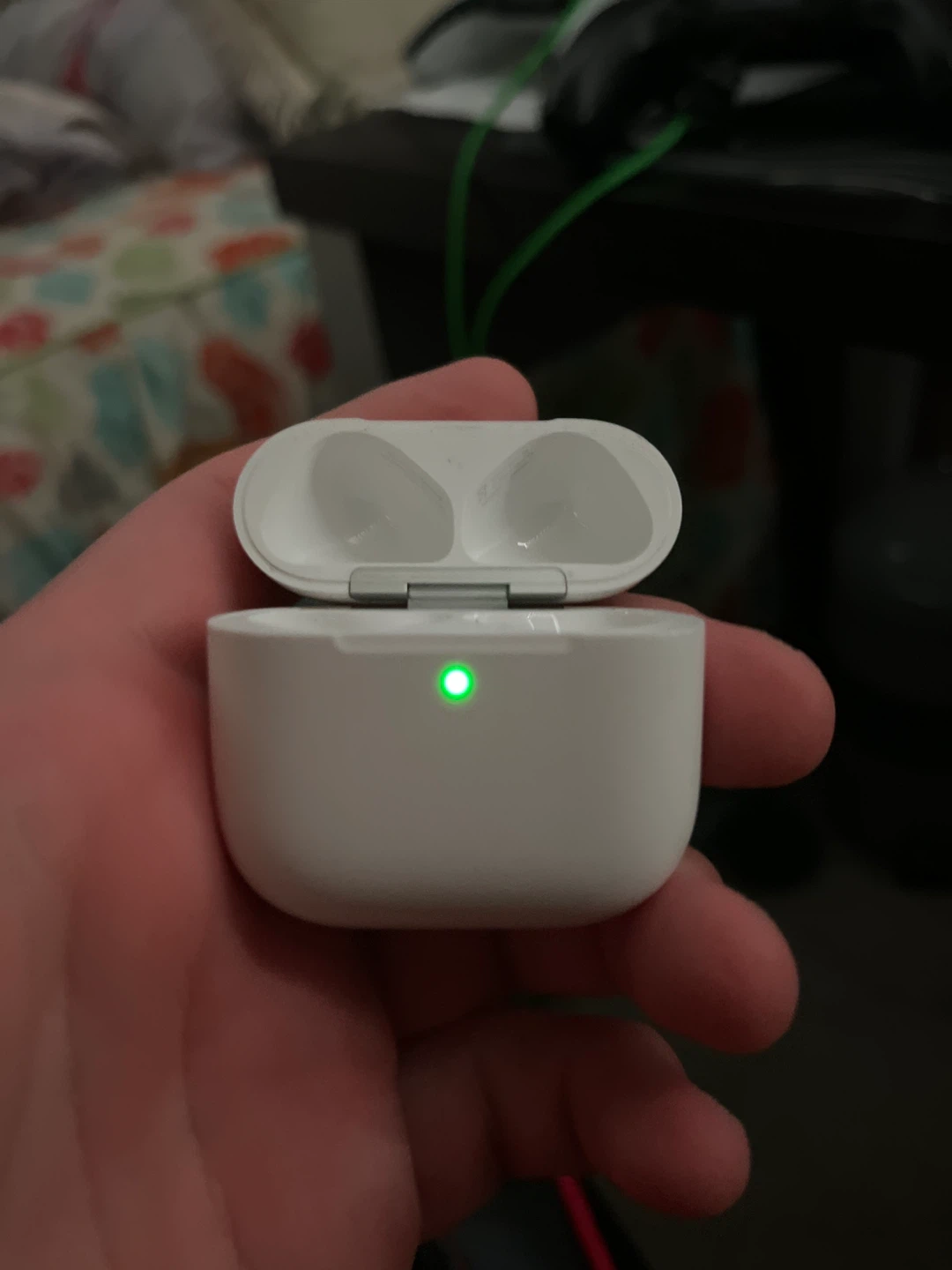 Apple AirPods Charging Case - photo 2