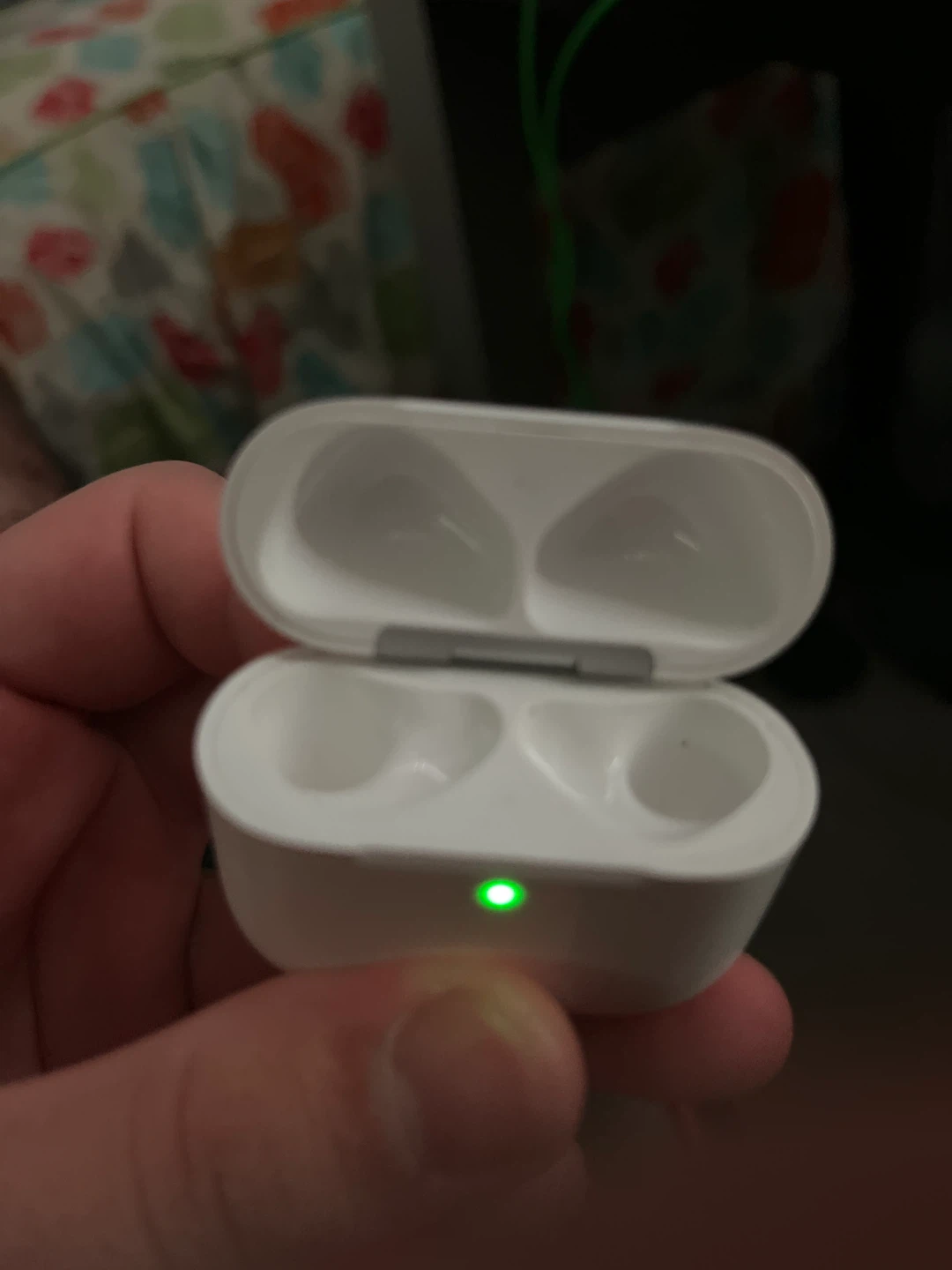 Apple AirPods Charging Case - photo 3