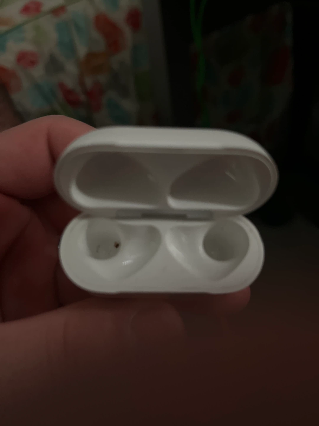 Apple AirPods Charging Case - photo 4