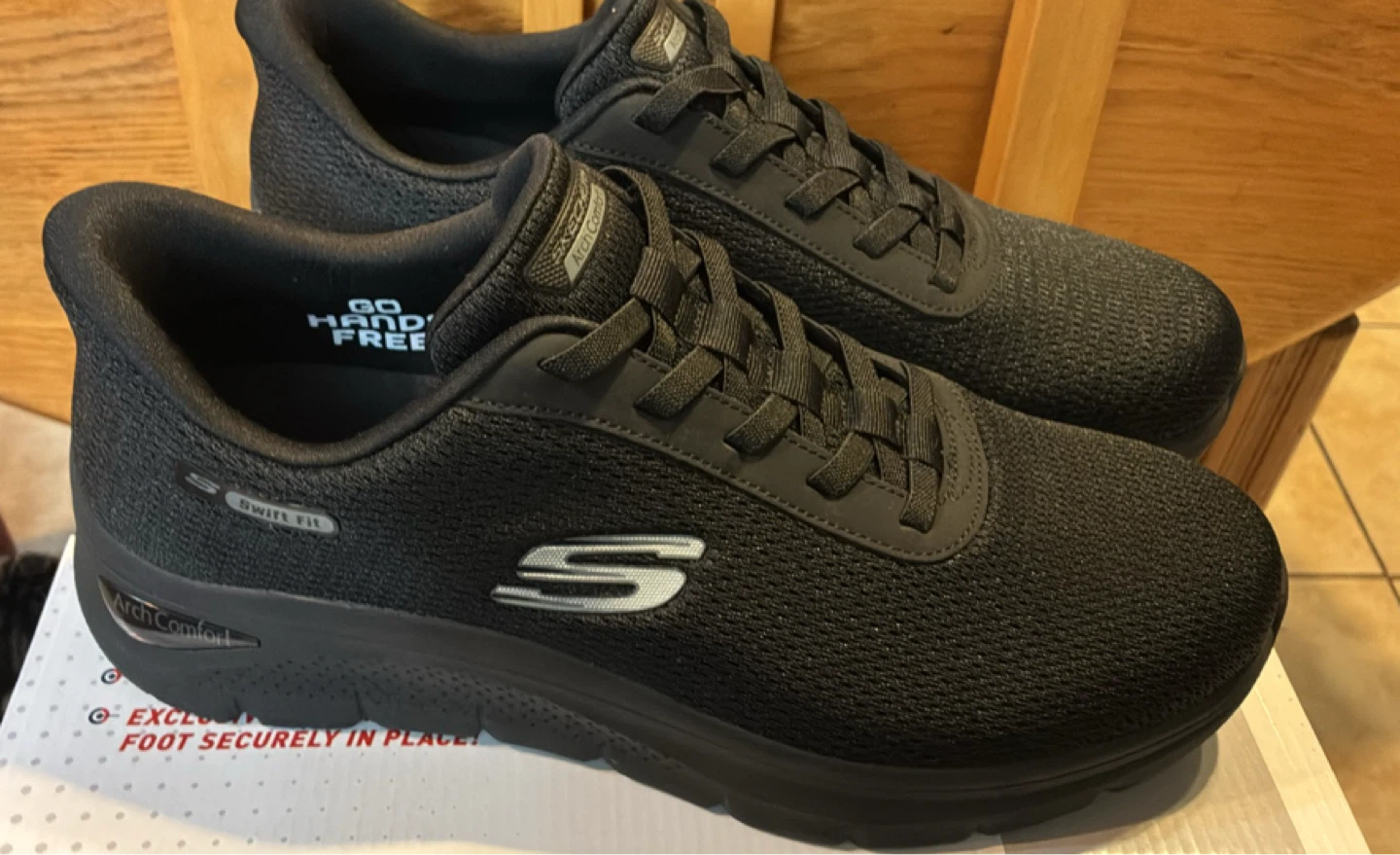 New Skechers Hands Free Swift Fit Shoes - Black Size 12