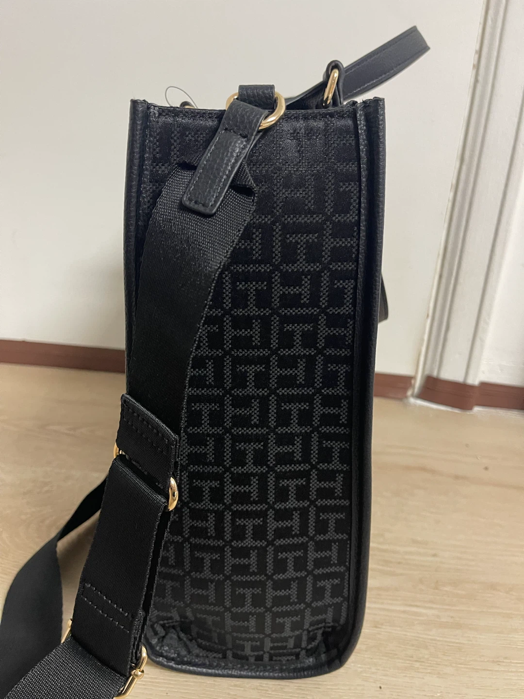 Tommy Hilfiger Monogram Tote Bag - photo 3