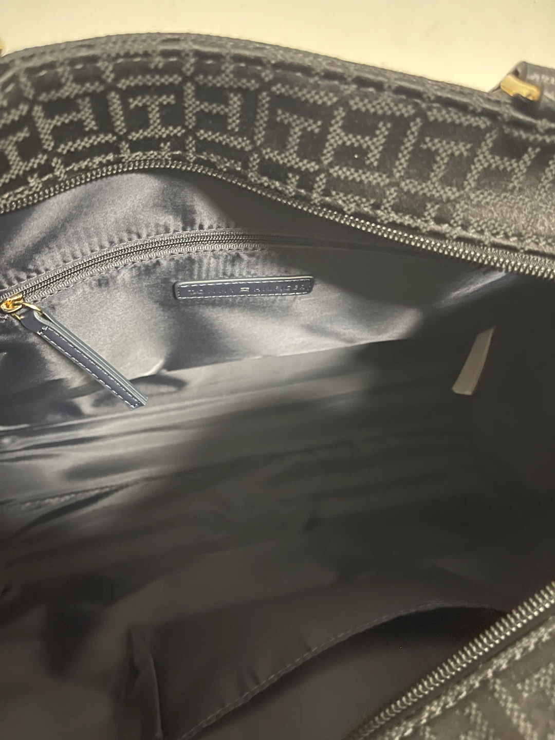 Tommy Hilfiger Monogram Tote Bag - photo 4
