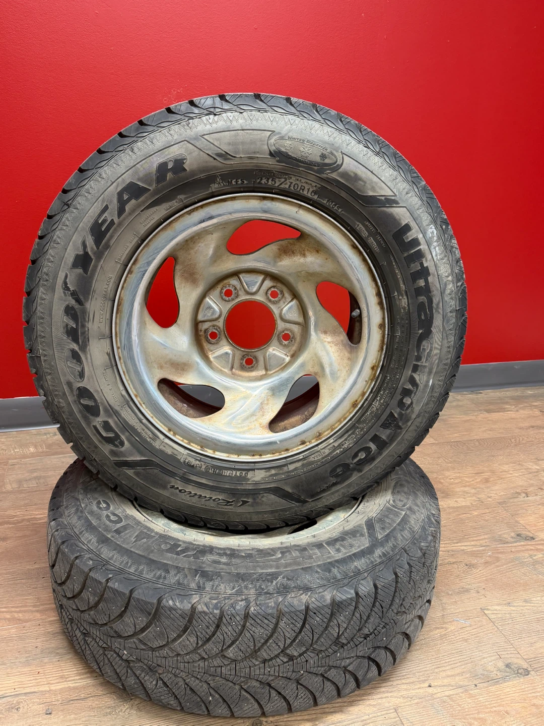 2 Goodyear Ultra Grip Winter Tires 235/70R16