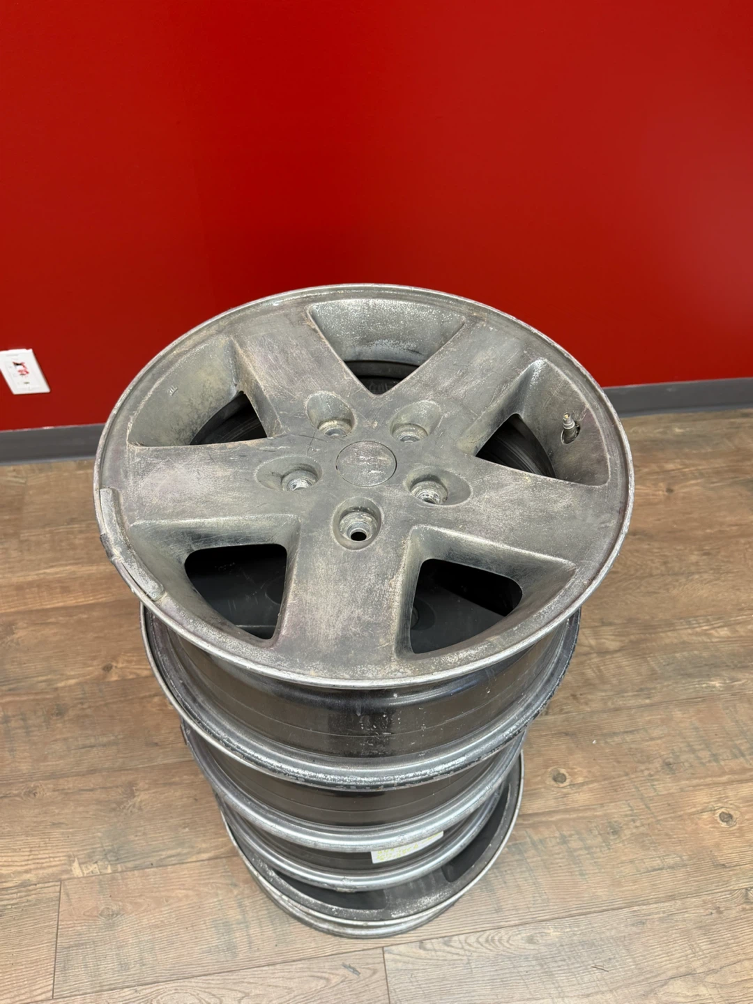 Set of 4 Jeep Cherokee Alloy Wheels - photo 2