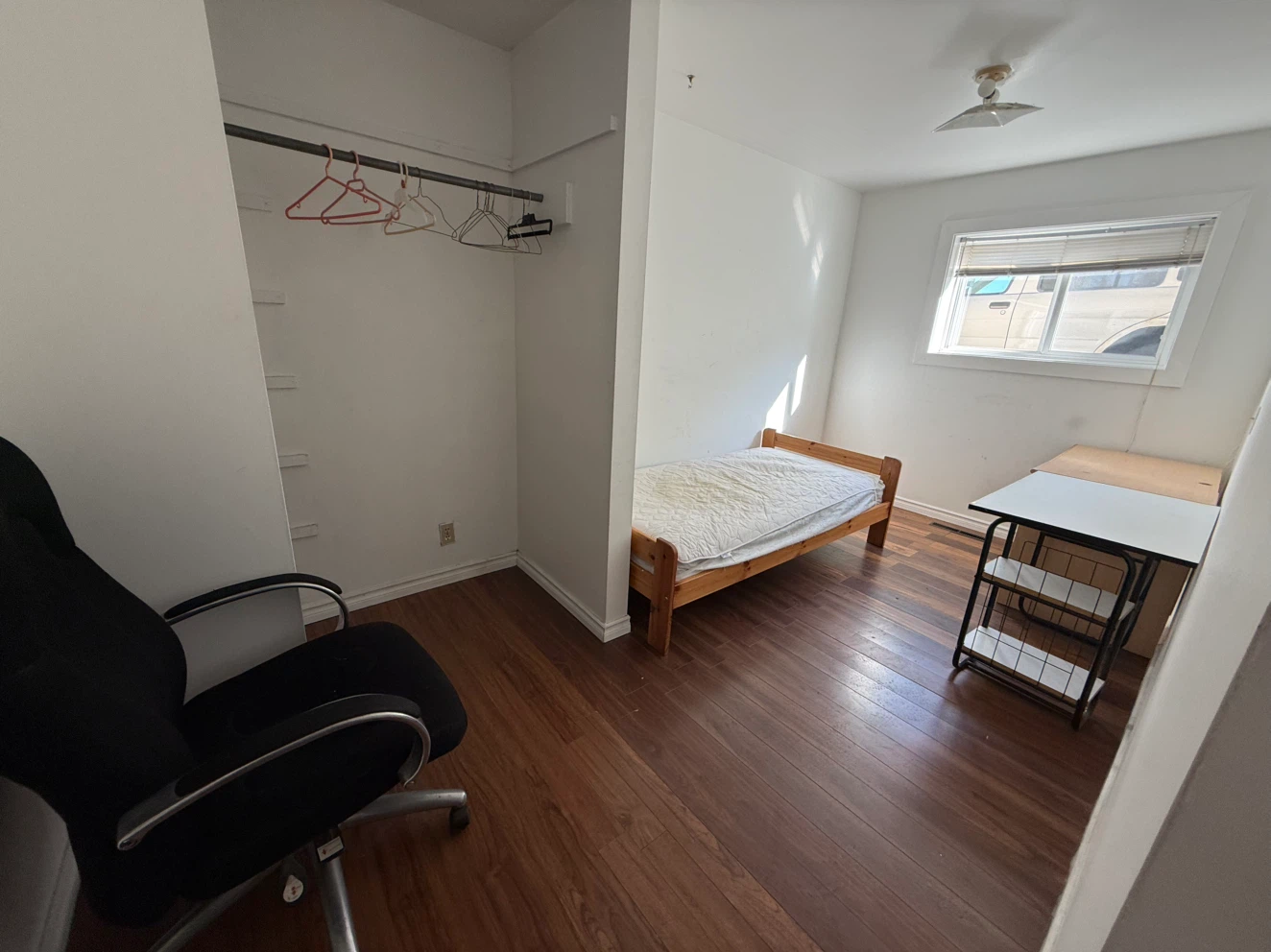 Room for rent (Capilano) $700 utilities & wifi included