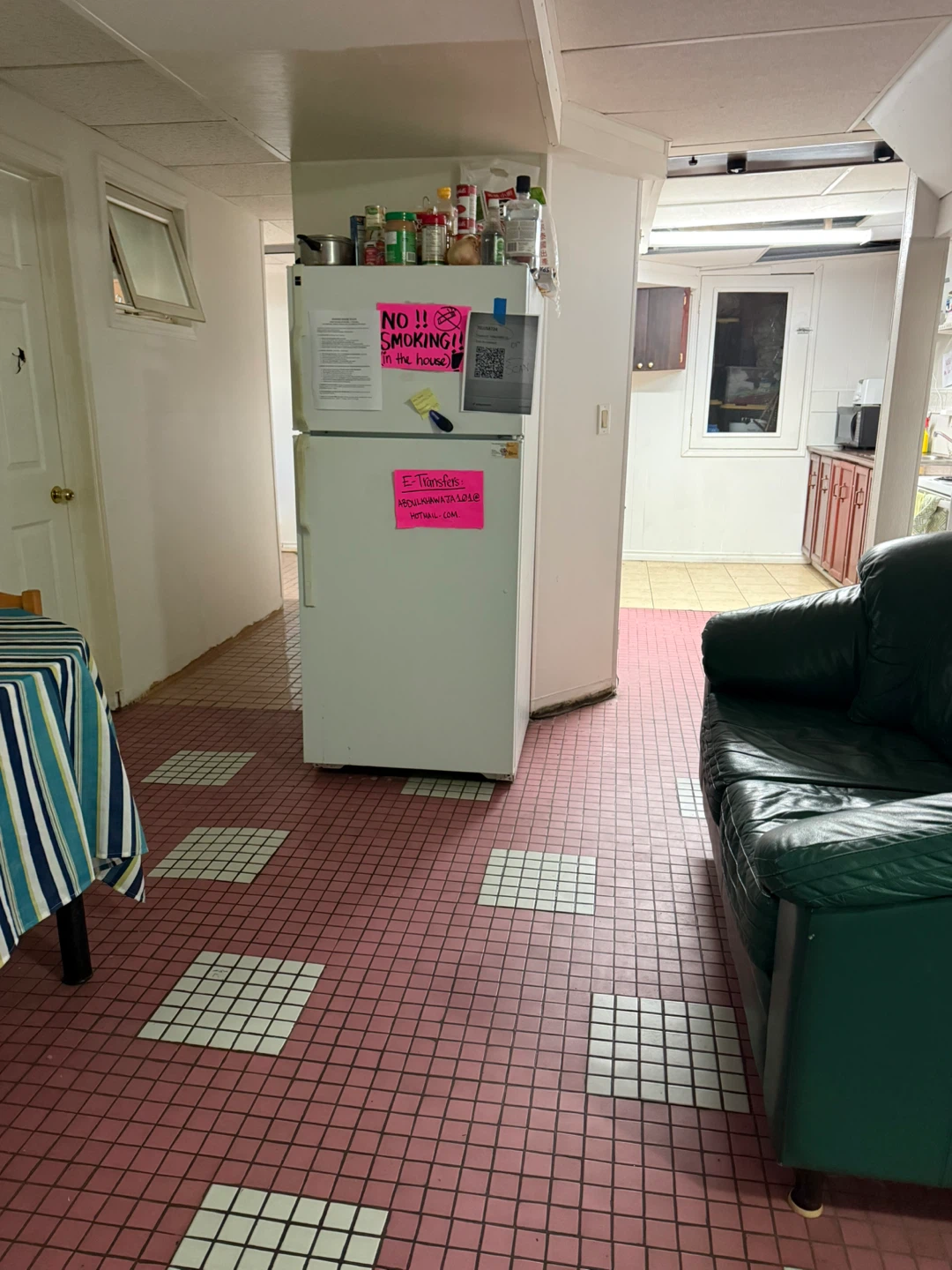 Room for rent (Capilano) $700 utilities & wifi included - photo 3