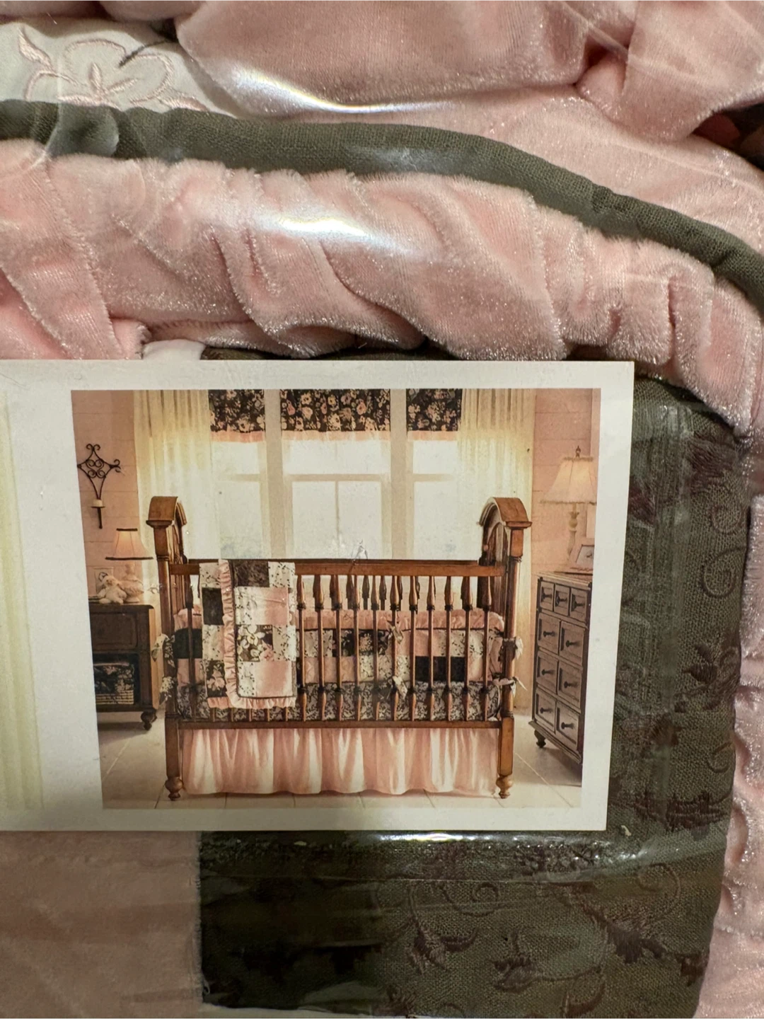 Wendy Bellissimo Four Piece Crib Linens Set
