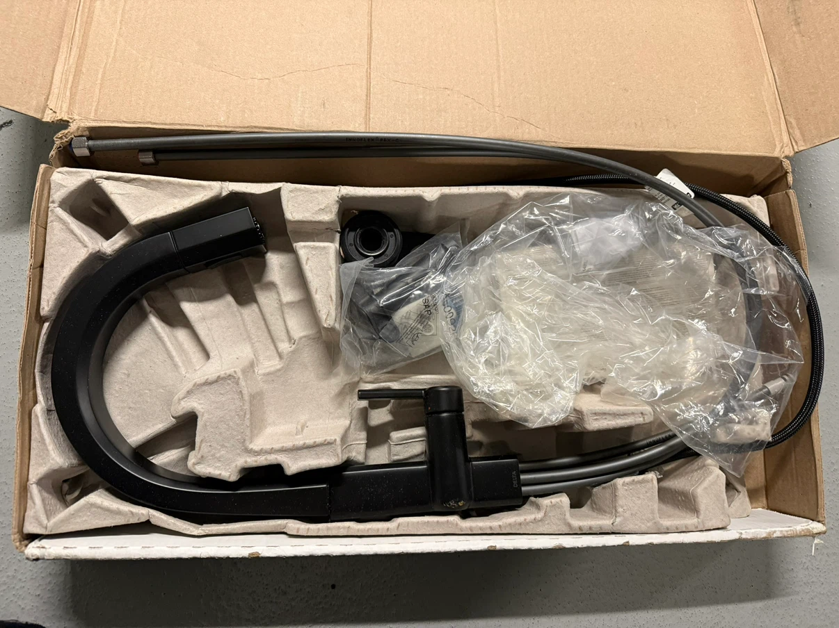 Delta single handle kitchen faucet