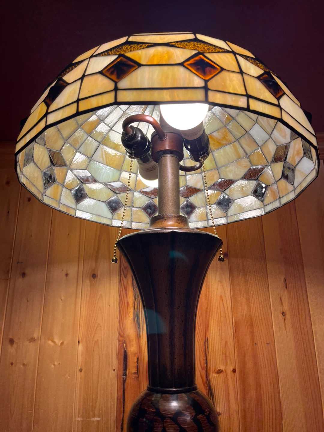 A gorgeous Tiffany Style stained glass table lamp - photo 3