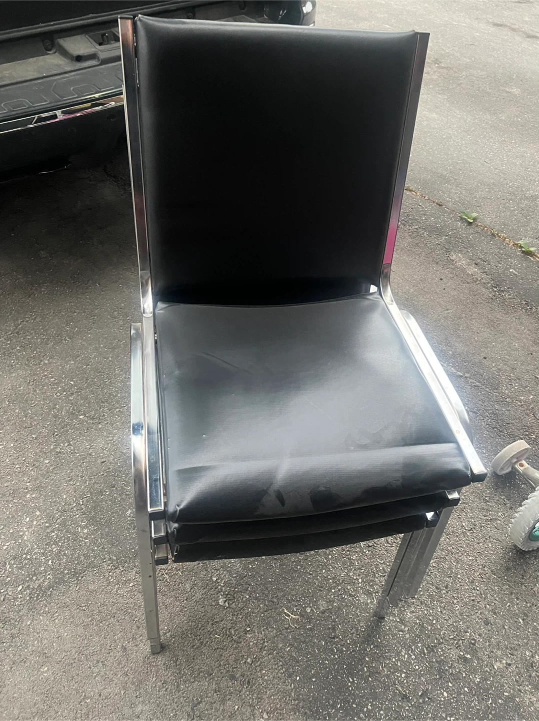 3 Black Vinyl and Chrome Dining Chairs all for 30$ - photo 3