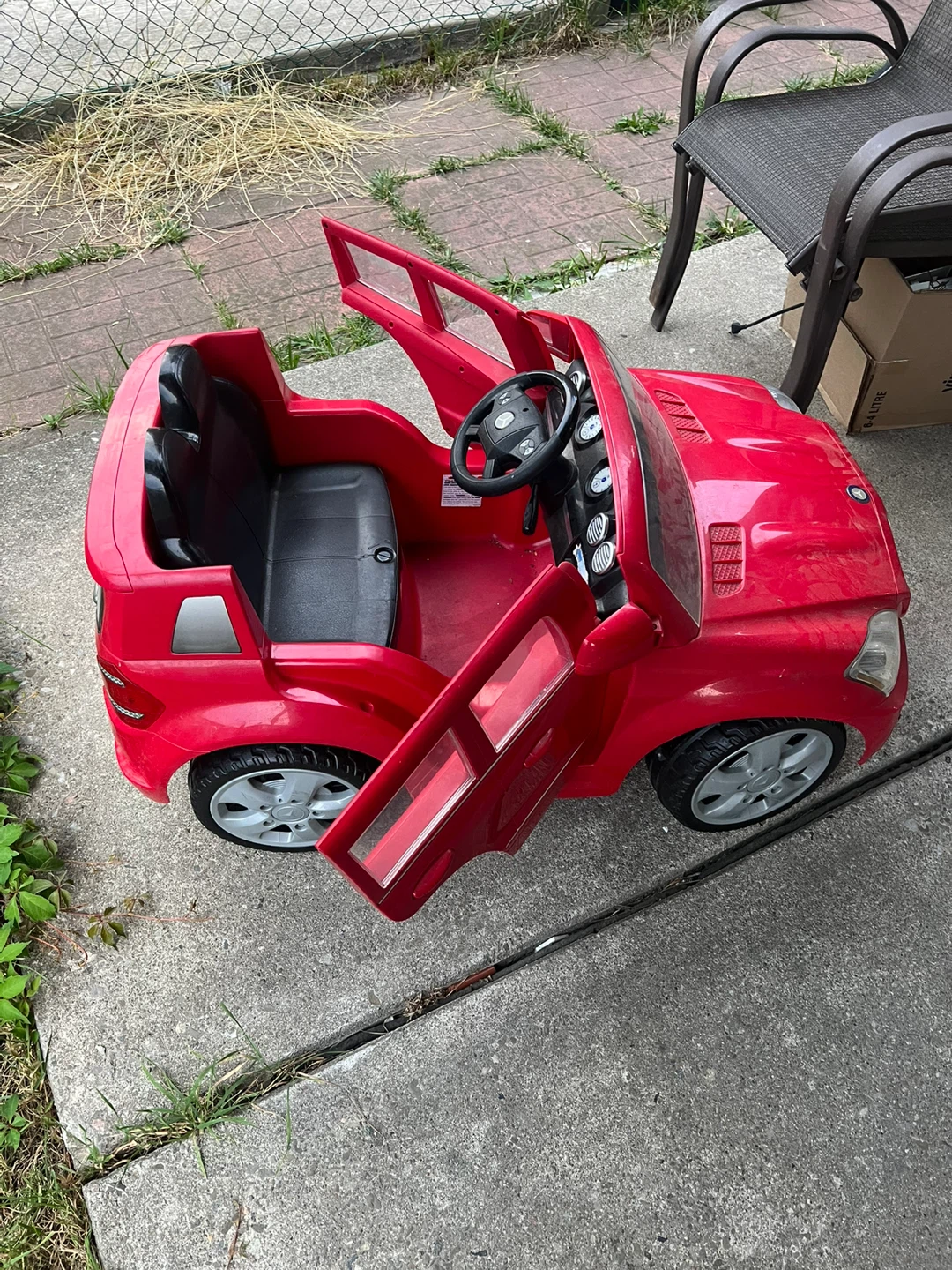 Red Mercedes-Benz GL450 Ride-On Toy needs new charger - photo 3
