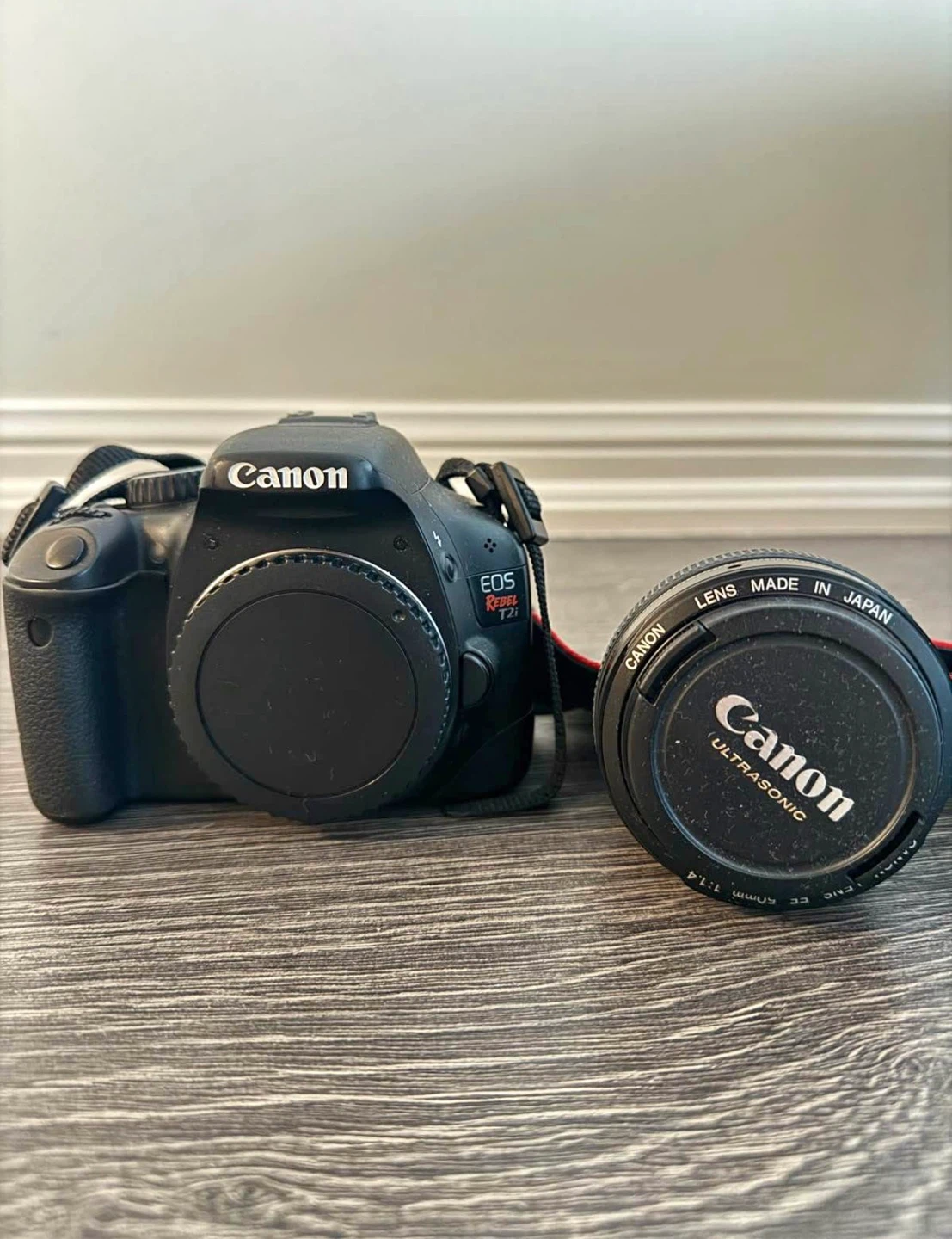 Canon EOS Rebel T2i Camera with 50mm Lens
