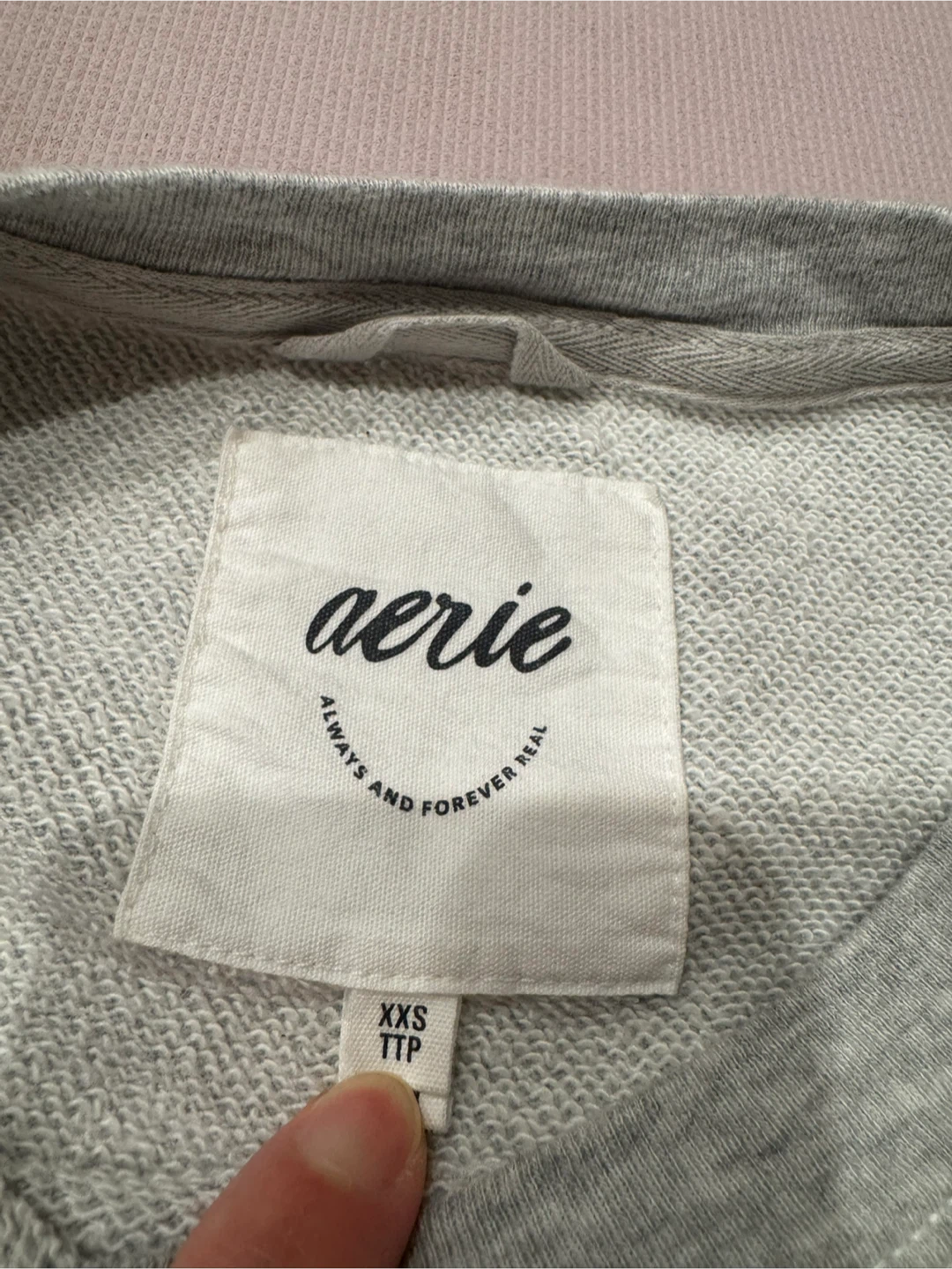 Aerie grey sweatshirt with rainbow heart - photo 2