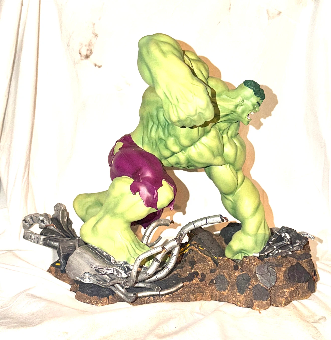 Marvel Milestones Incredible Hulk Statue - photo 3