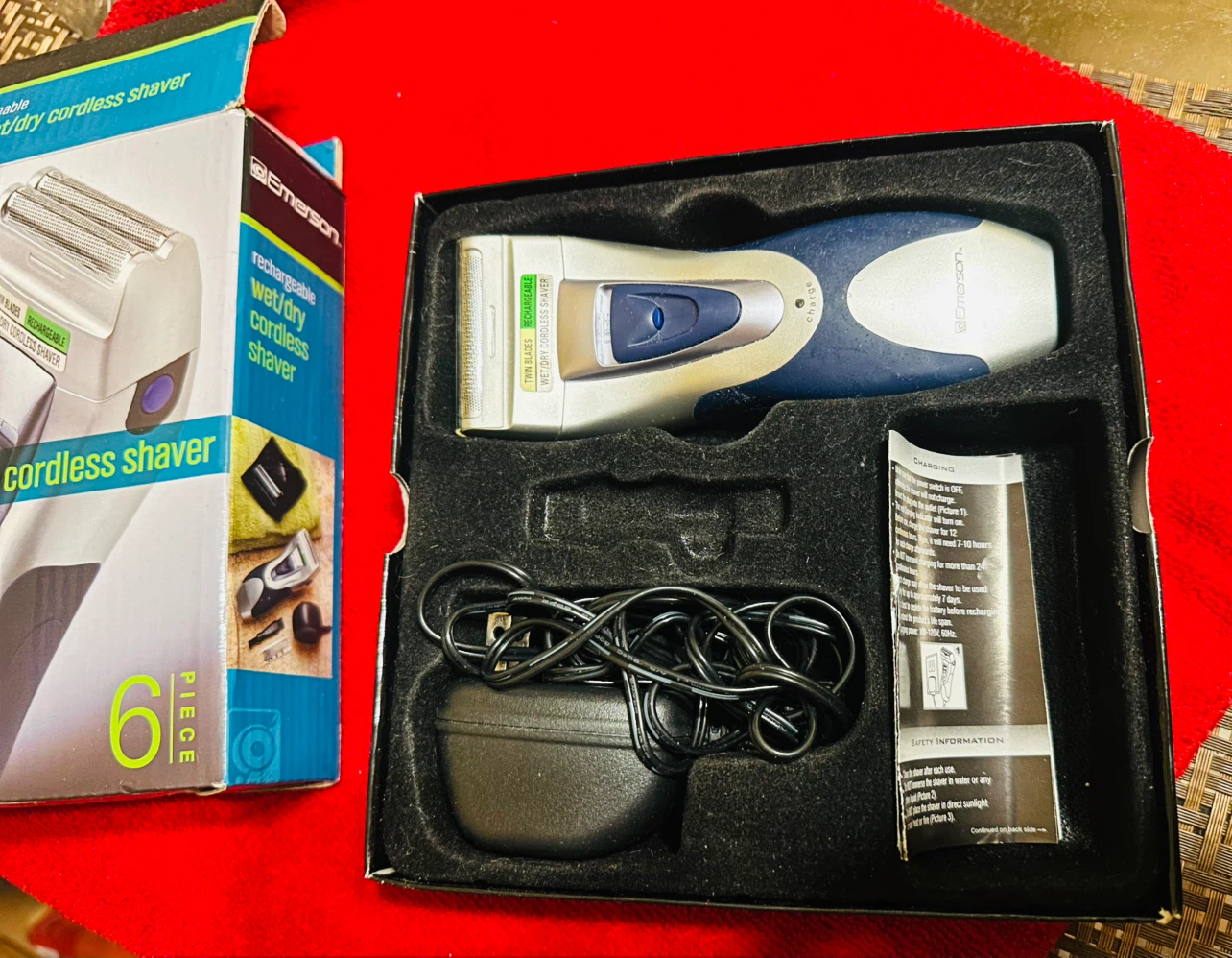 Emerson Rechargeable Wet/Dry Cordless Shaver - photo 4