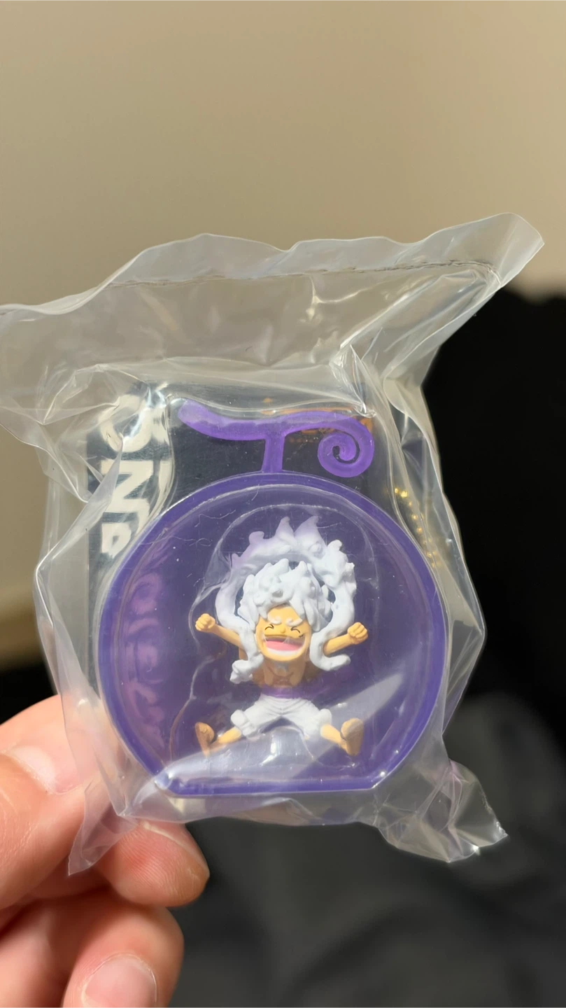 One Piece Luffy and Zephyr Gashapon Figures - photo 2