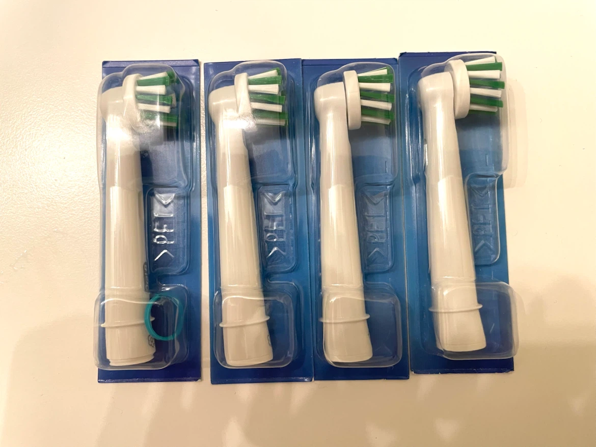 4 Oral-B Toothbrush Replacement Heads