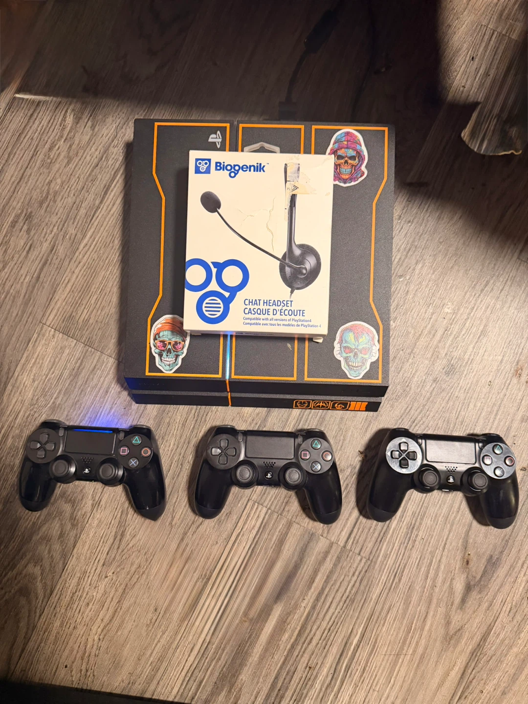 PlayStation 4 Console Bundle with 3 Controllers and 6 Games - photo 5