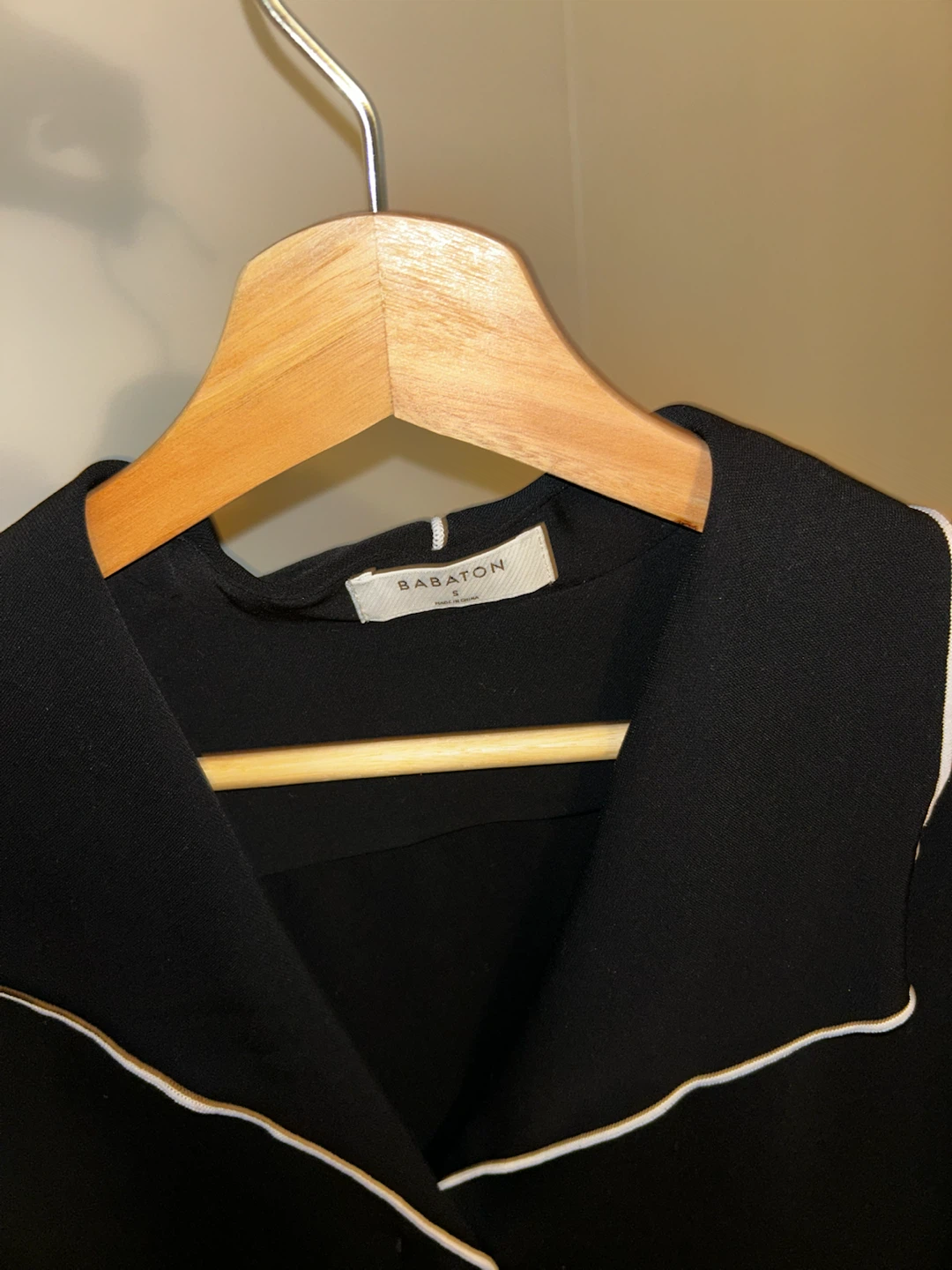 Aritzia babaton arena blouse size S black color - photo 2